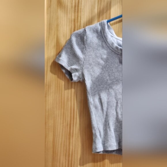 Calvin Klein Gray Ribbed Crop Top - Picture 4 of 6